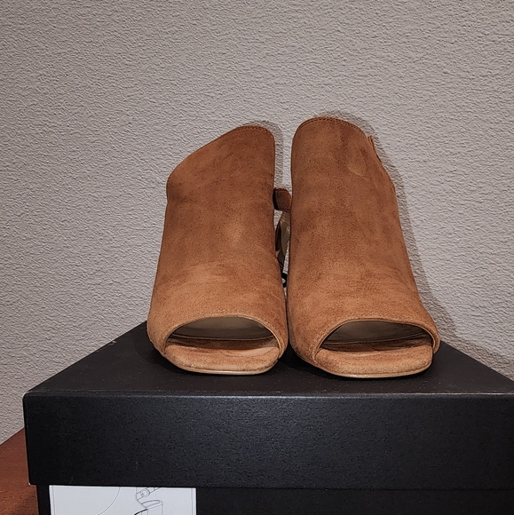 Banana Republic Peep Toe Bootie Sz 7.5 - Picture 1 of 3